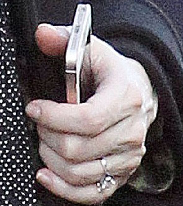 Кольцо на руке Лив Тайлер