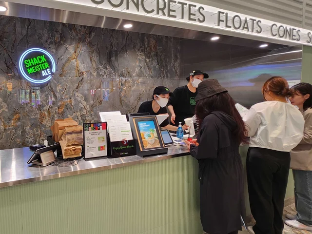 Shake Shack Restaurant