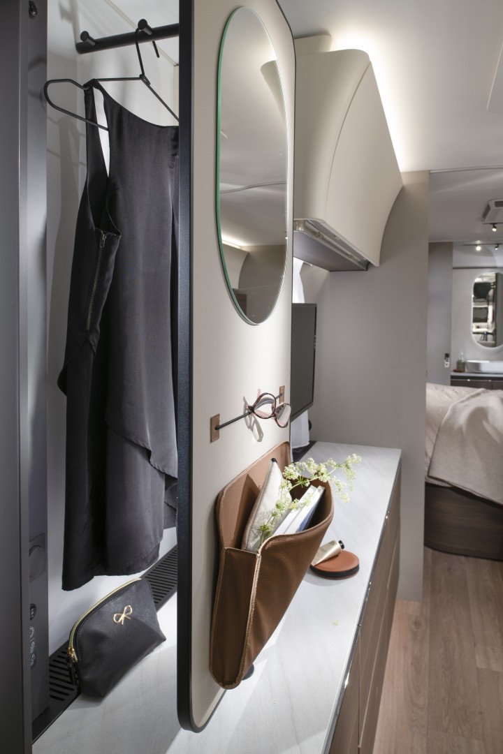 Le système de chauffage Alde de l'Adria Alpina offre des possibilités de séchage à l'intérieur de la caravane.