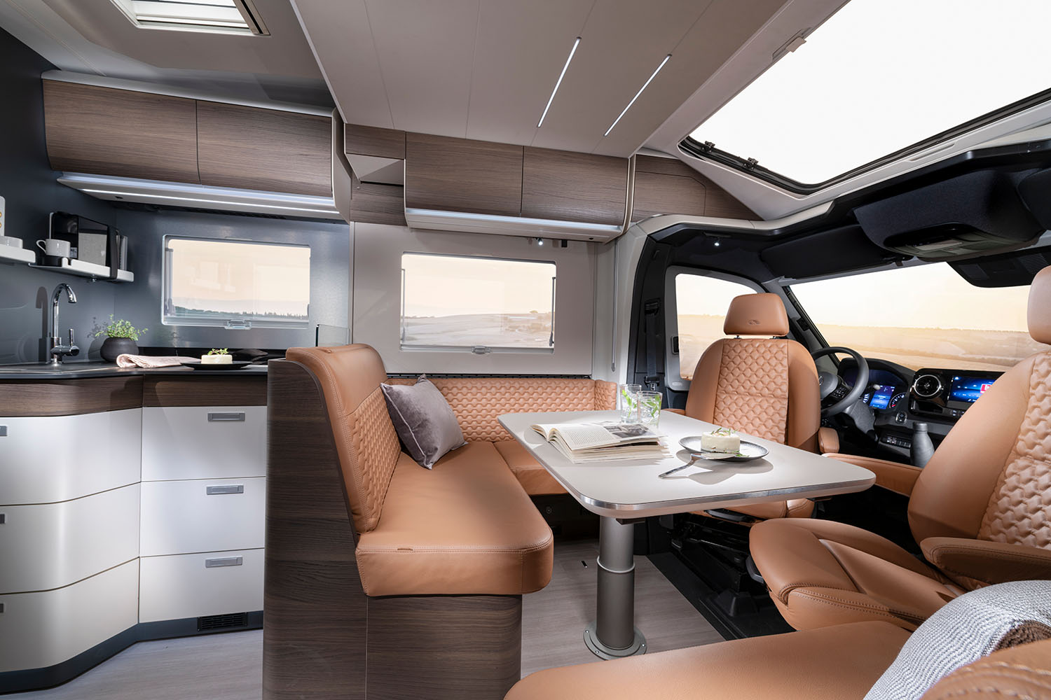 Adria Matrix Supreme MB met donker hout