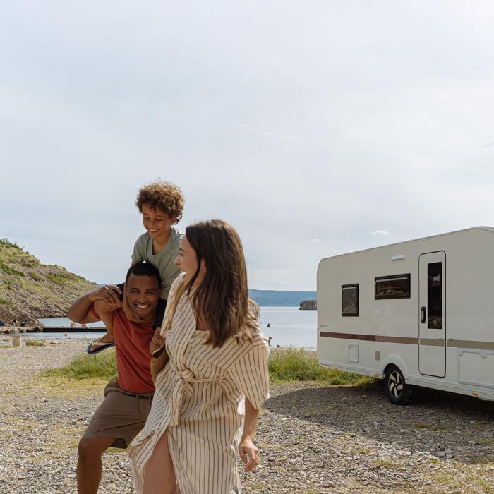 L'Adria Adora est montée sur un châssis AL-KO pour une tenue de route stable.