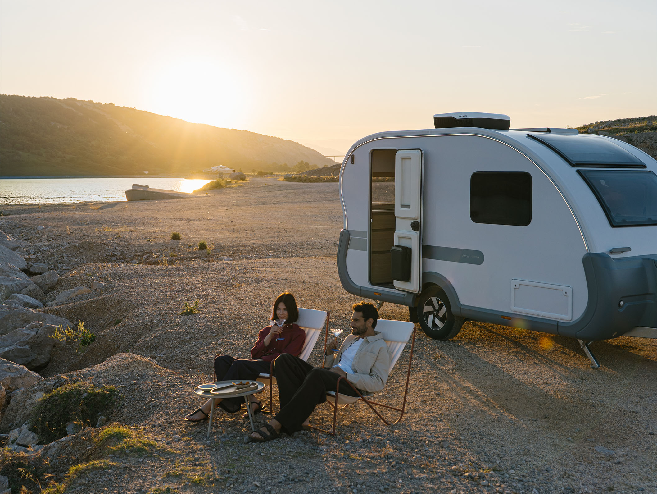 L'Adria Action est une petite caravane compacte pouvant accueillir 2 ou 3 personnes