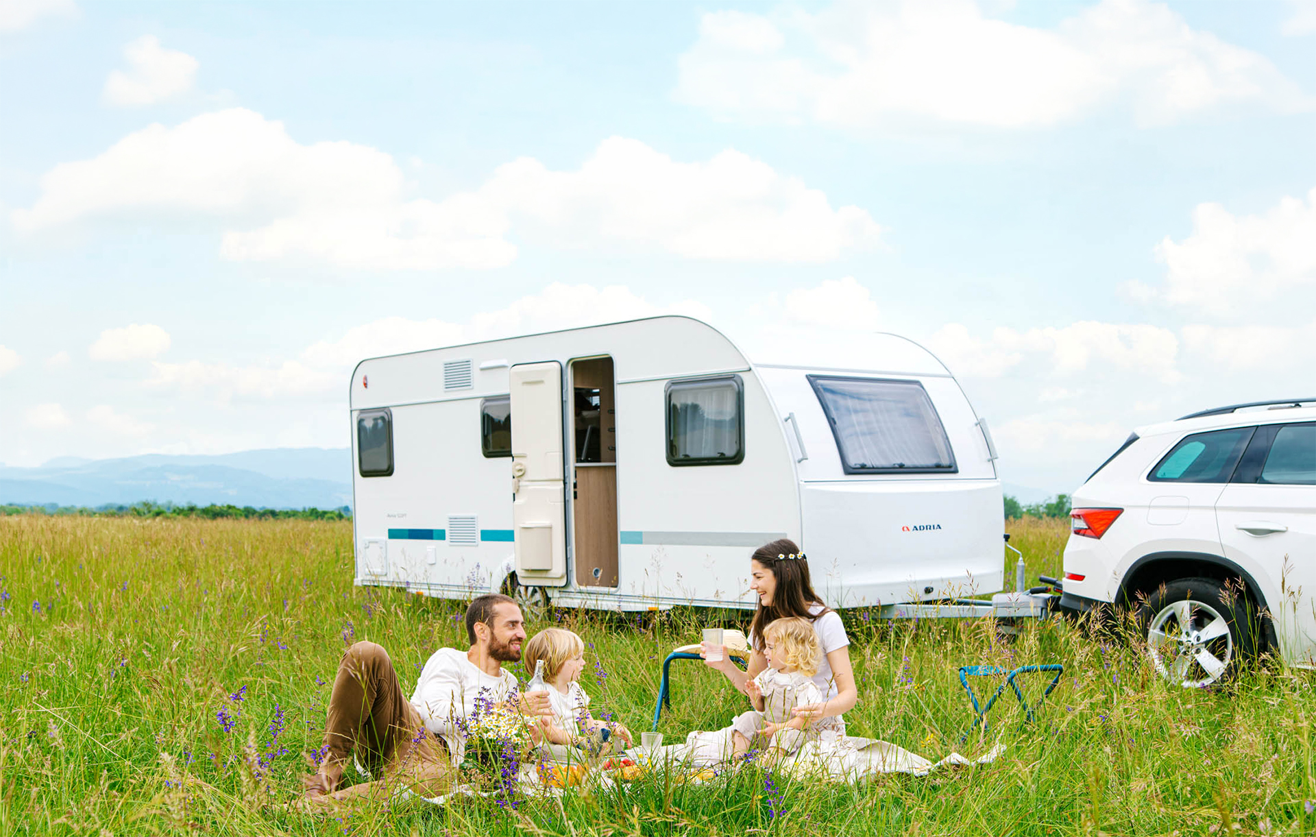 L'Adria Aviva est légère et idéale pour le camping en famille.