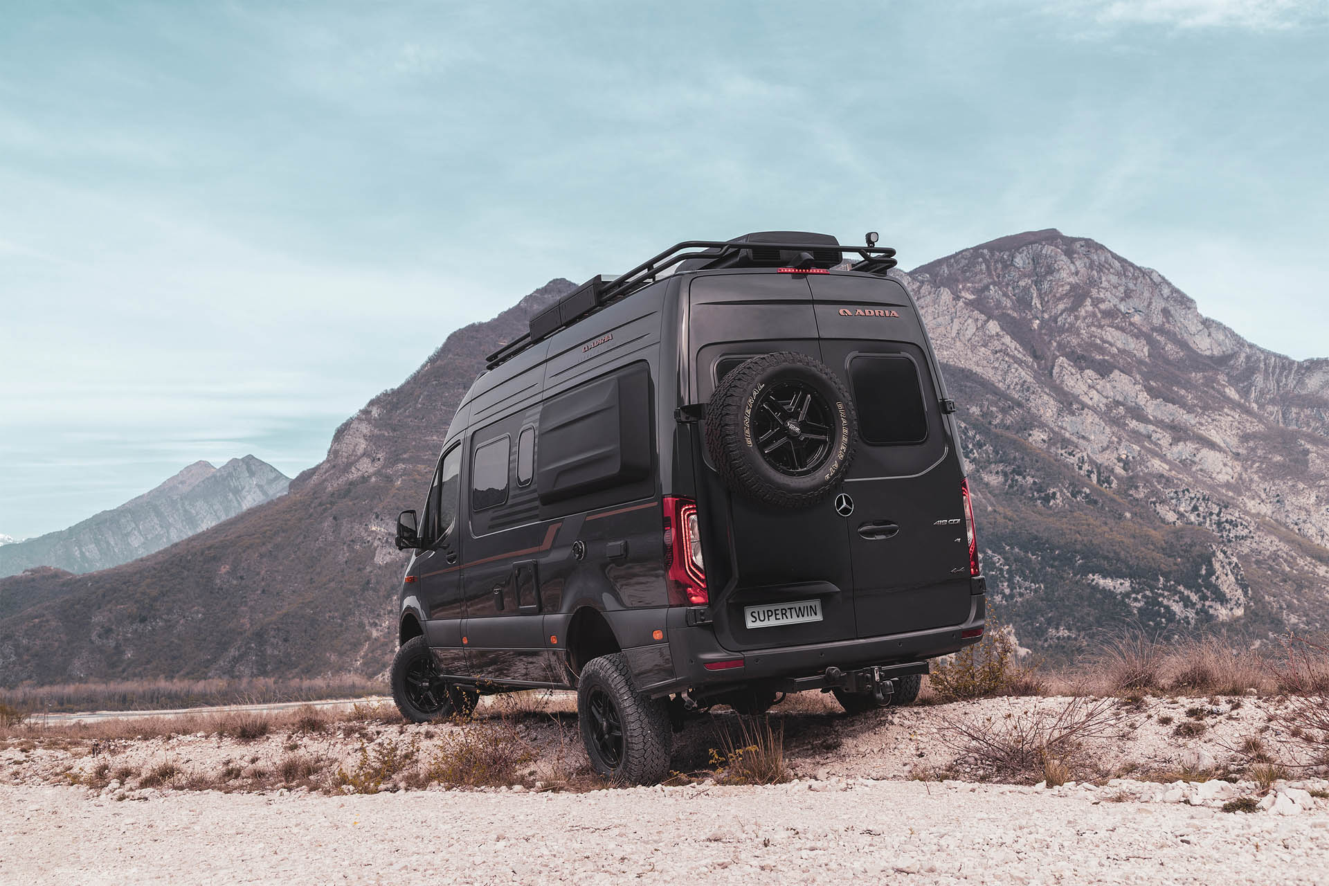 Adria Supertwin is de eerste 4x4 buscamper op Mercedes