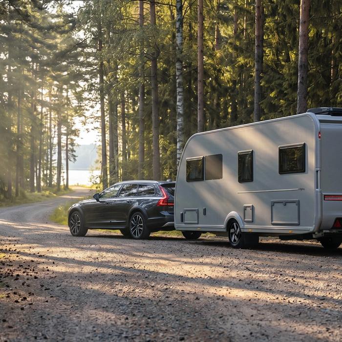 Camping en hiver dans l'Adria Alpina, la caravane abordable faite pour profiter en hiver.