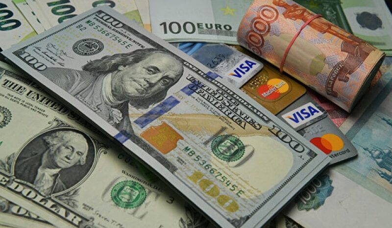 Эксперты рассказали о влиянии доллара США на экономику РФ