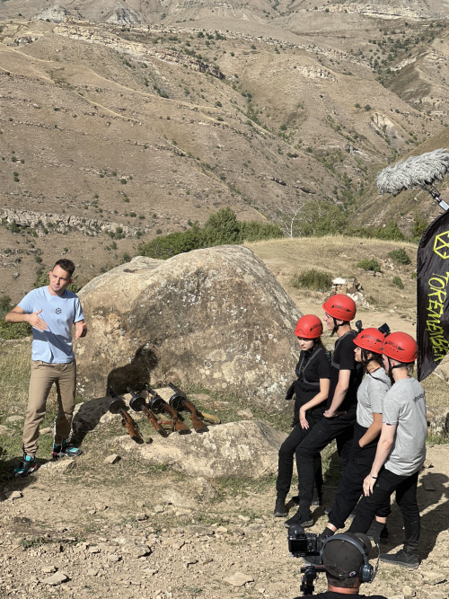 В одиннадцатом выпуске проекта «Пережить, чтобы помнить» тик-токеры прошли испытание в горах Дагестана