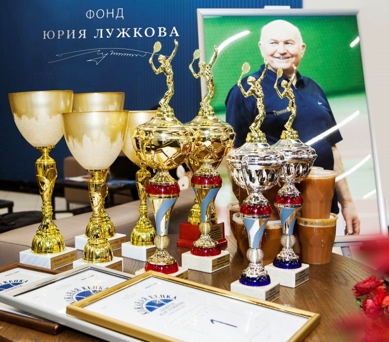 Поддерживая память о Юрии Лужкове, на турнире «Кожаная Кепка» в теннис сыграют его друзья