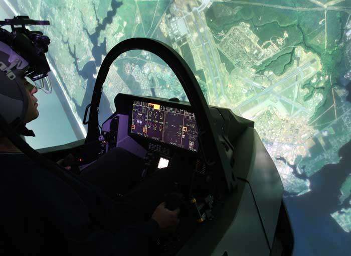 Lockheed Martin remet son simulateur pour F-35 à quatre clients internationaux
