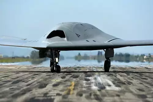 Le 2 septembre 2015 en Suède le drone nEUROn réussissait le tir d’une bombe de 250 kg depuis sa baie d'armes interne.