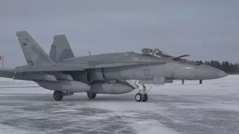 Arrivée d'un des 18 F/A-18A Hornet australiens achetés par le Canada.