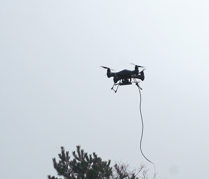 Drone Evolution présente un drone filaire au salon DSEI