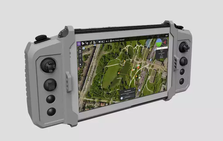 La tablette Q GROUND qui permet à l'opérateur de diriger le drone.