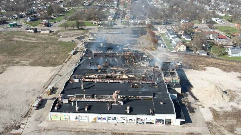 Image aérienne de ce qui reste de l'usine des frères Wright après son incendie.