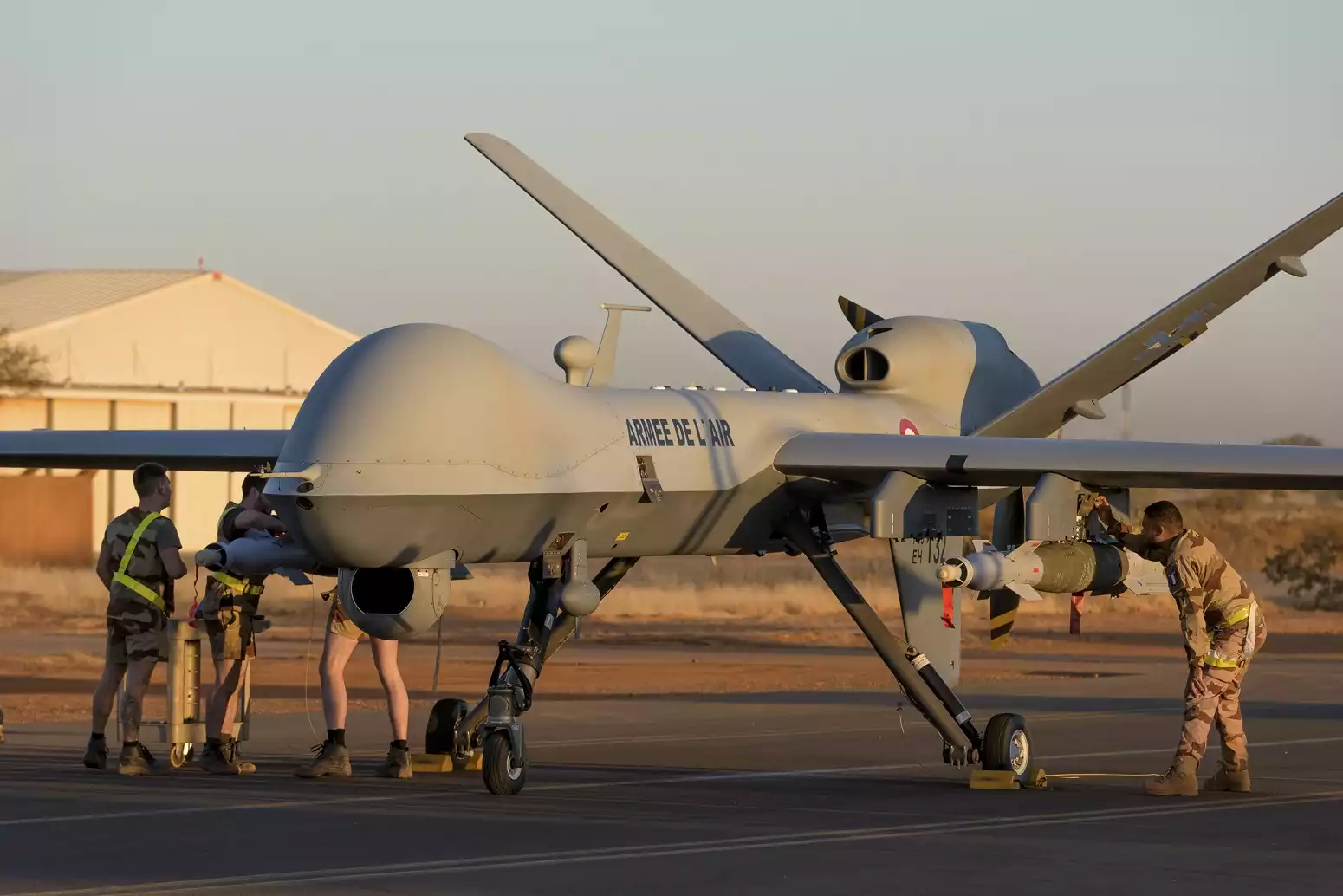 Drone MQ-9 Reaper français équipé de bombes GBU-12.