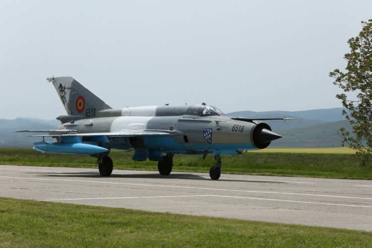 La Roumanie retire officiellement du service ses chasseurs MiG-21 LanceR