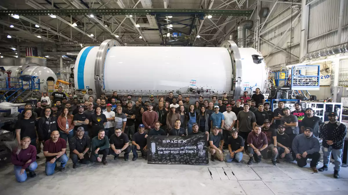 Sortie d’usine du 200e étage supérieur du lanceur Falcon 9 de SpaceX