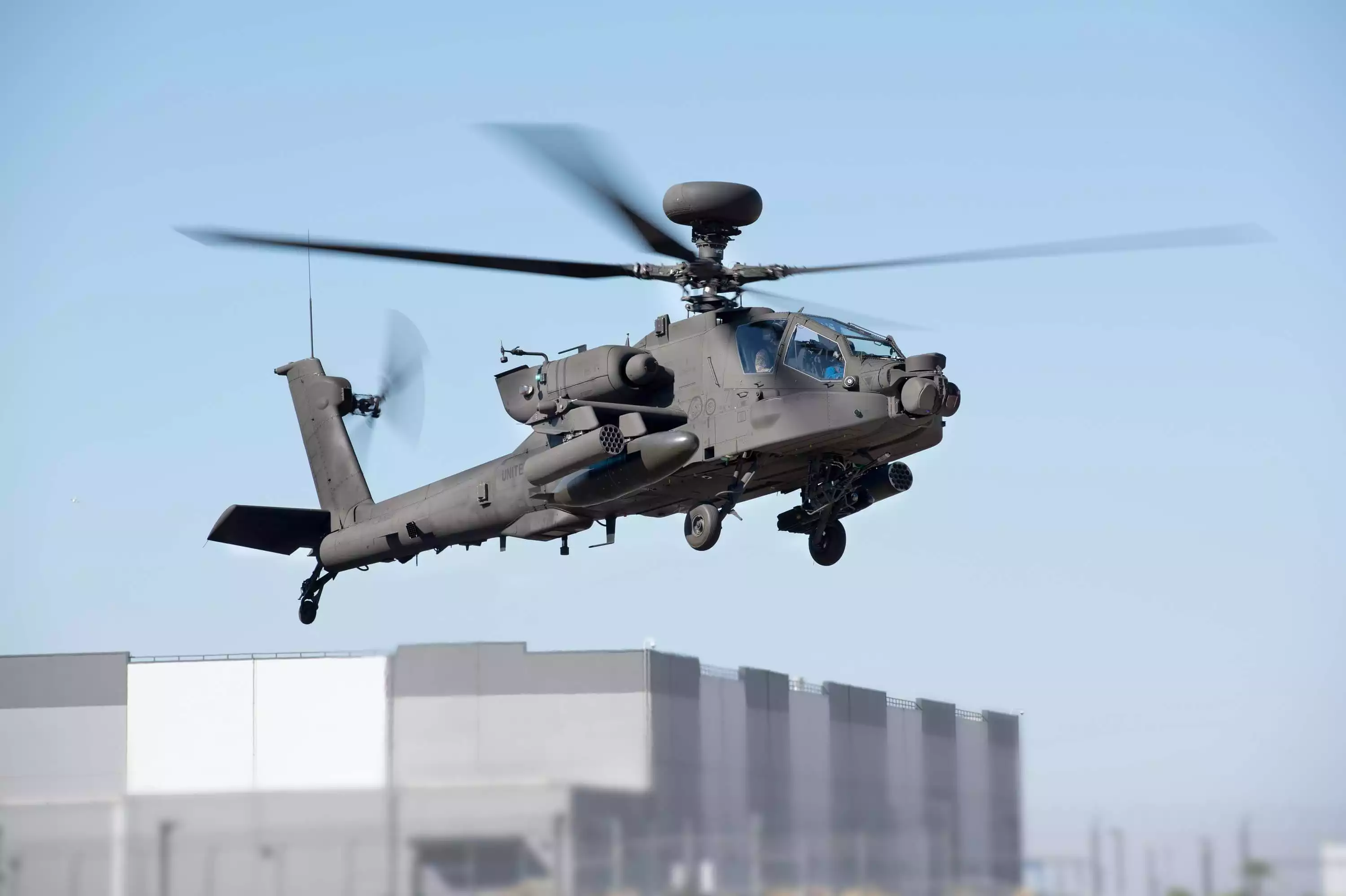L'AH-64E Apache amélioré de Boeing effectue son premier vol