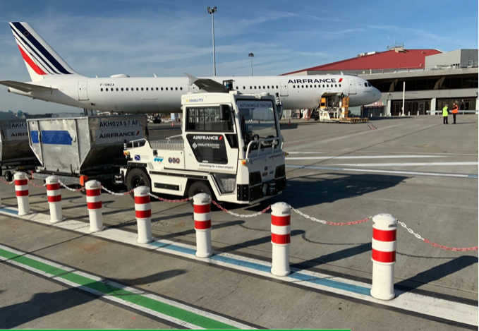 Première mondiale : l'aéroport de Toulouse teste un tracteur à bagages autonome
