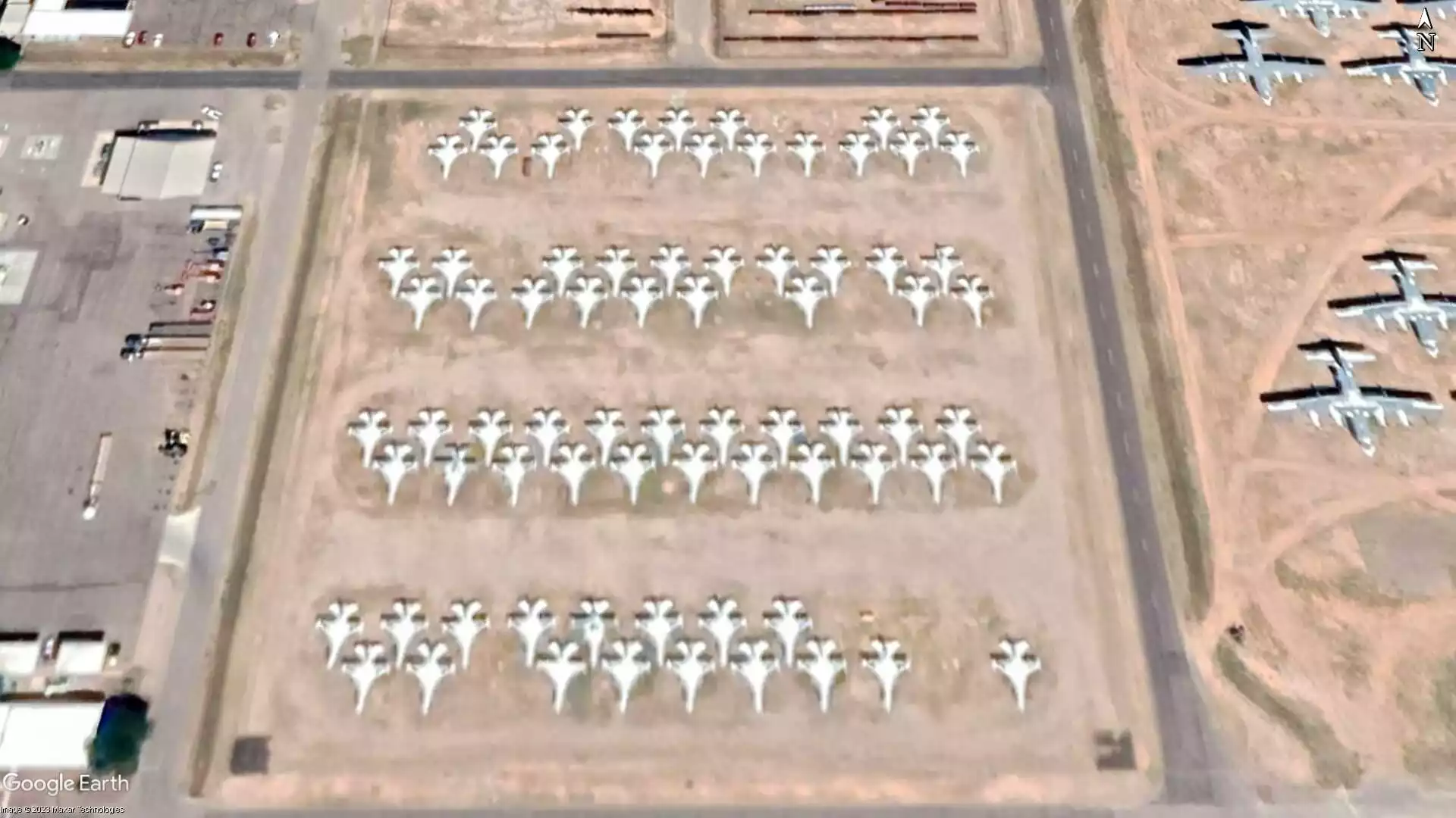 75 F-16 stockés au sein de l'AMARG (image prise le 7 juillet 2023). A cette date, plus de 200 F-16 étaient stockés sur cette base.