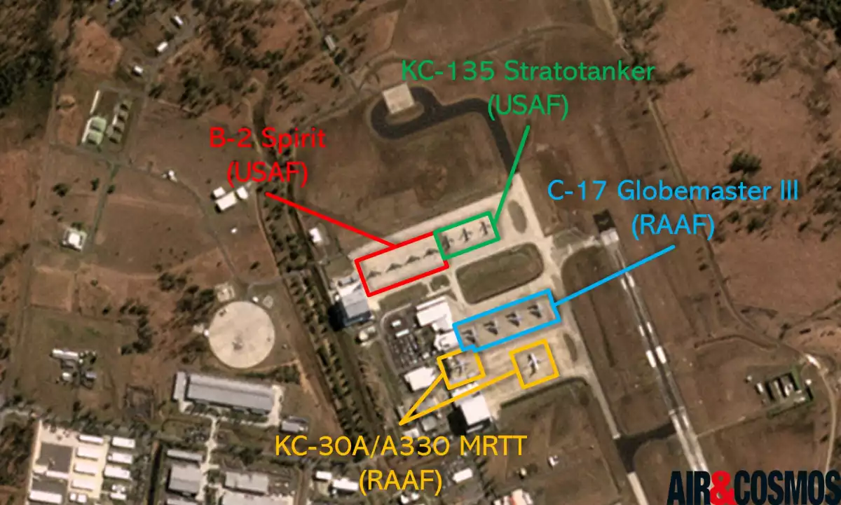 En dehors des quatre B-2, il est possible d'identifier des KC-135 américains. La base est acceuille habituellement des C-17 et A330 MRTT australiens.