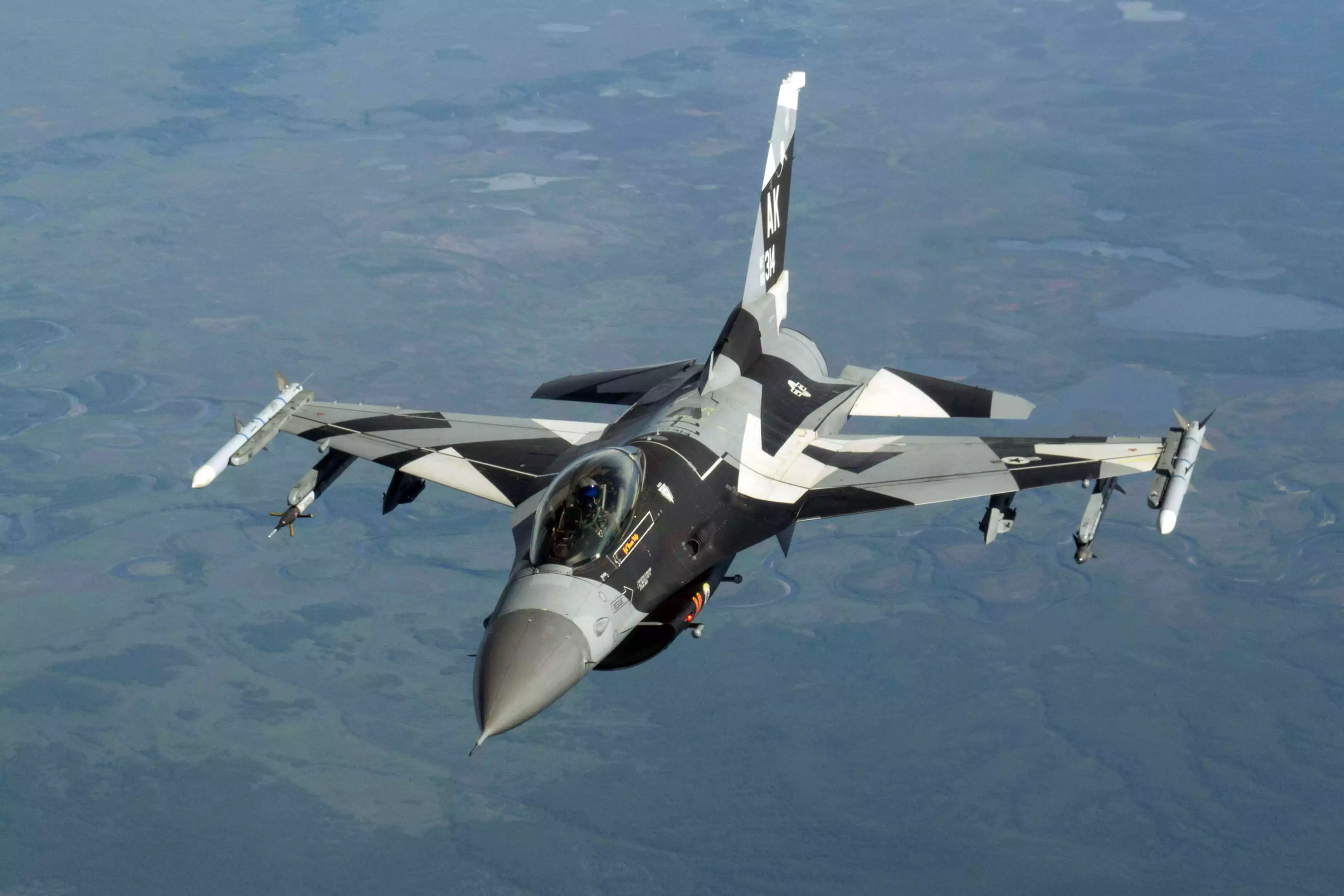 Entrainement des pilotes ukrainiens au Royaume-Uni : vers une future livraison de F-16 ?