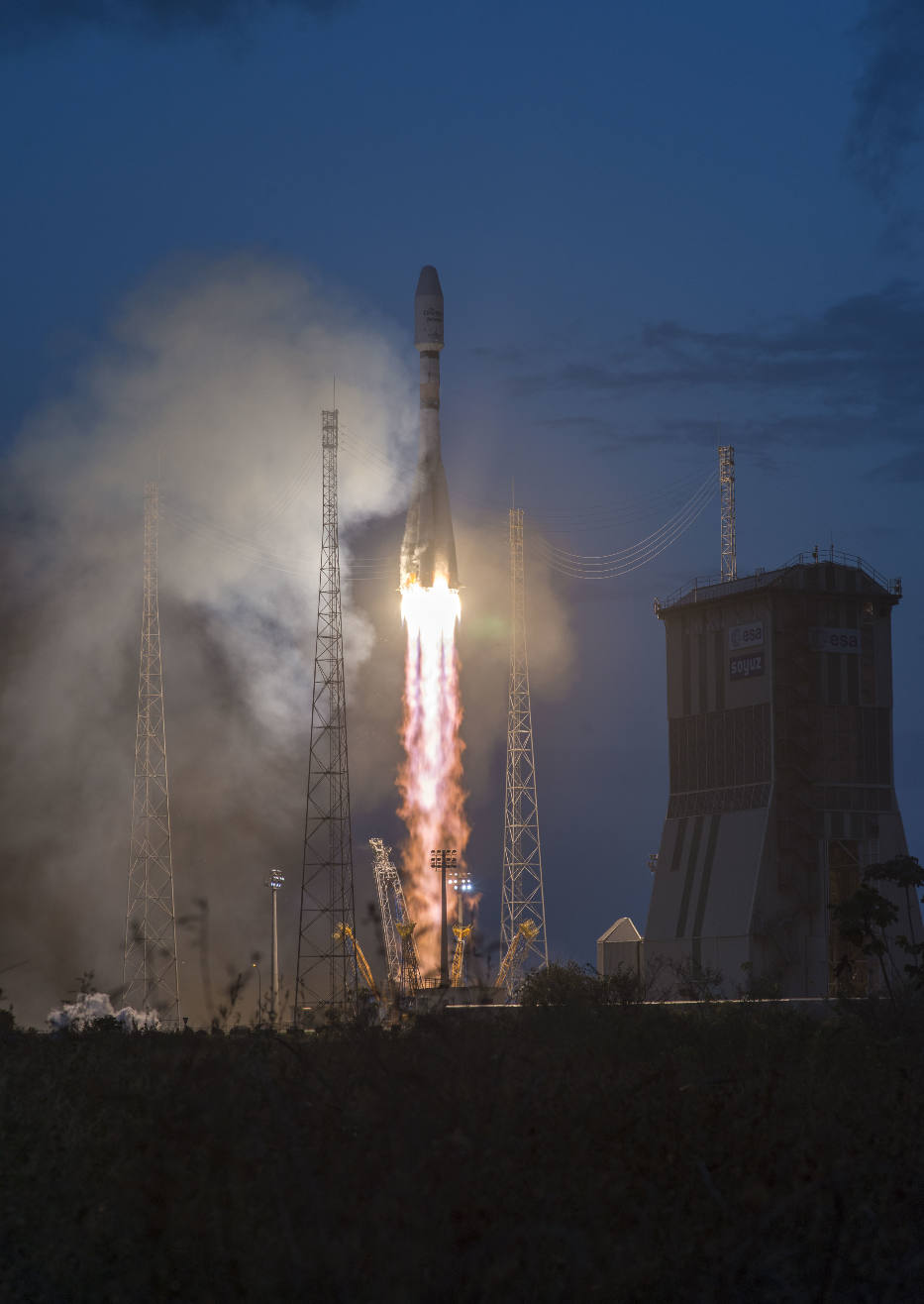 Arianespace launches first batch of OneWeb satellites