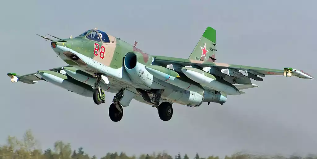 La Biélorussie prête à produire des avions d’attaque au sol Su-25 pour la Russie