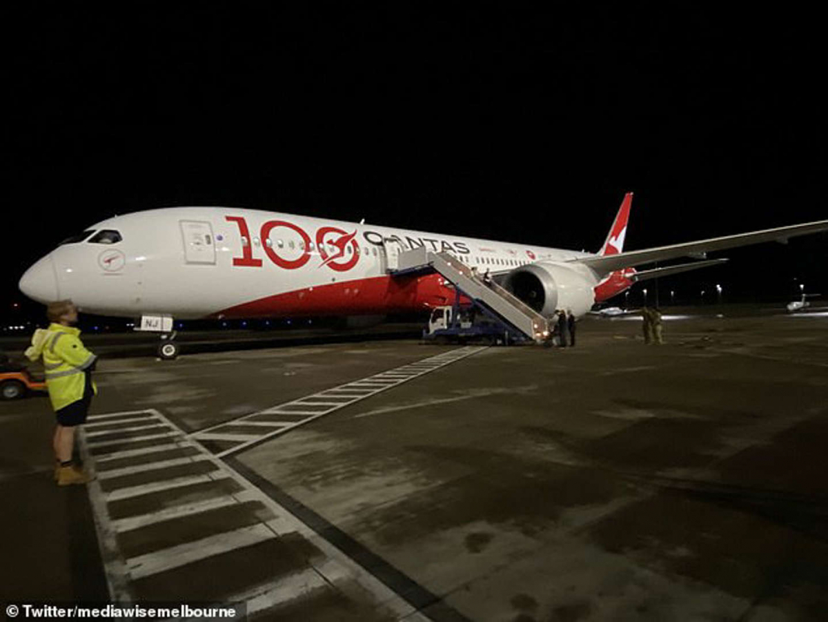 Los pasajeros de un Boeing 787 quedaron varados en la pista durante más de 7 horas