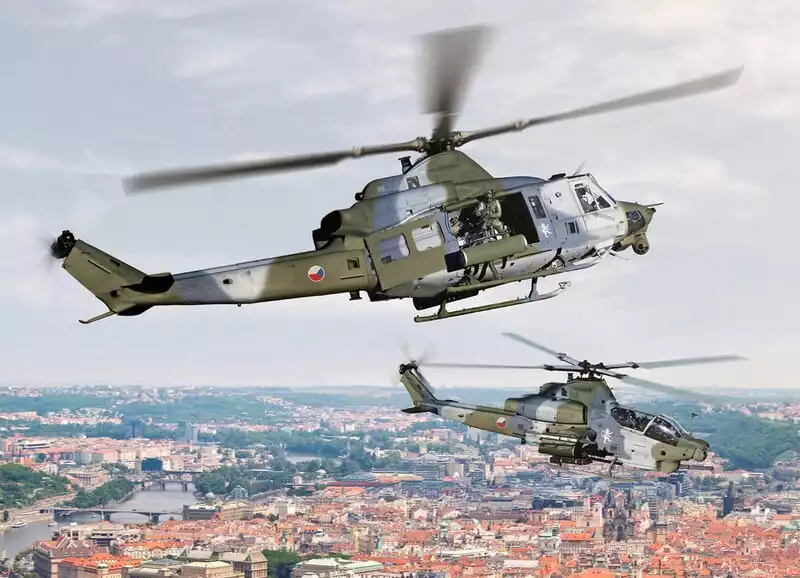 Le renouveau du parc d'hélicoptères tchèqes : UH-1Y Venom et AH-1Z Viper.
