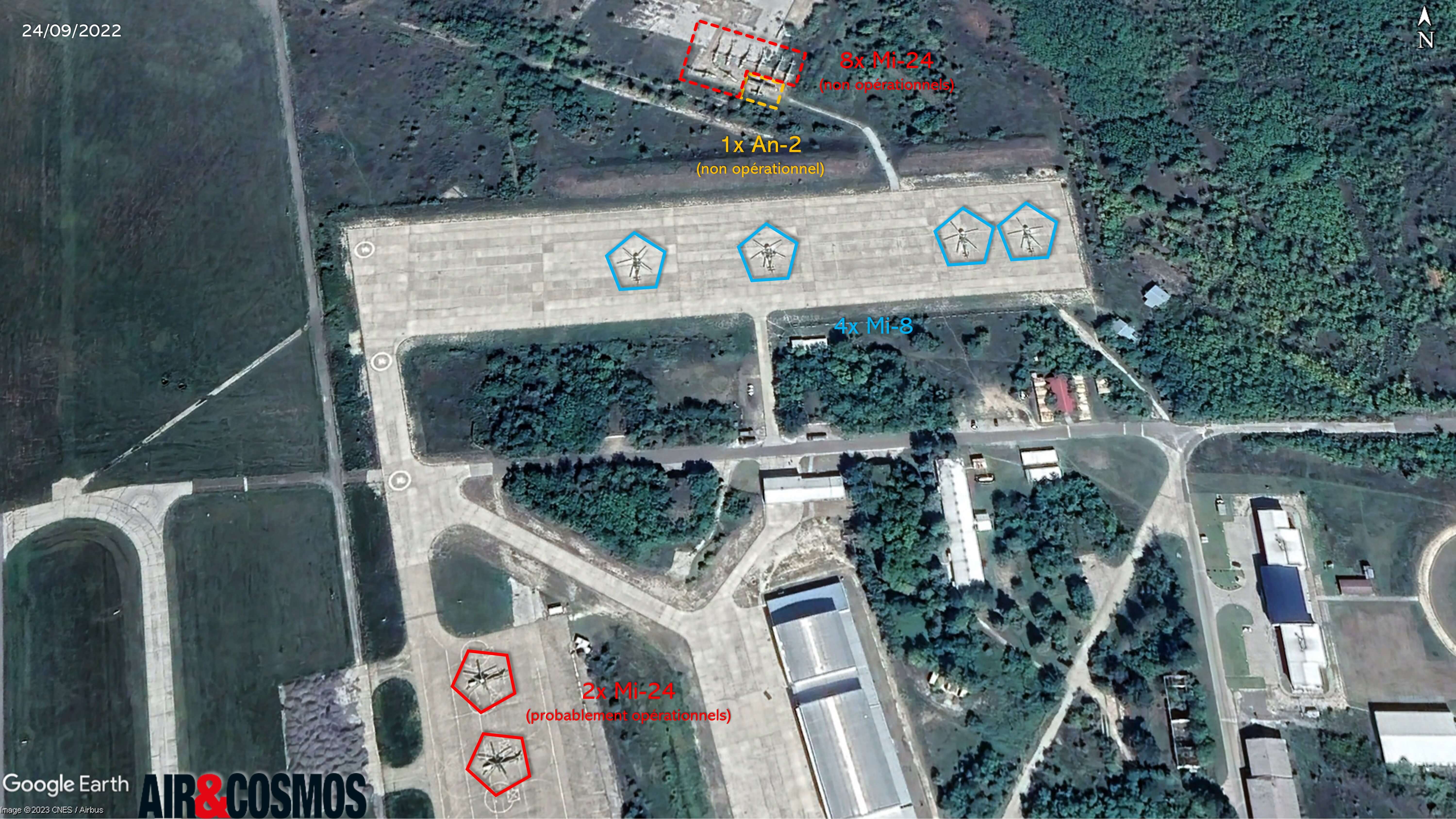 Partie militaire de l'aéroport de Skopje le 24 septembre 2022 avec 8 Mi-24 non opérationnels et 2 Mi-24 probablement opérationnels_Air&Cosmos, Google Earth.jpg