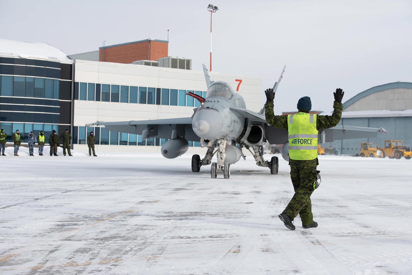 Les premiers F/A-18 australiens arrivent au Canada