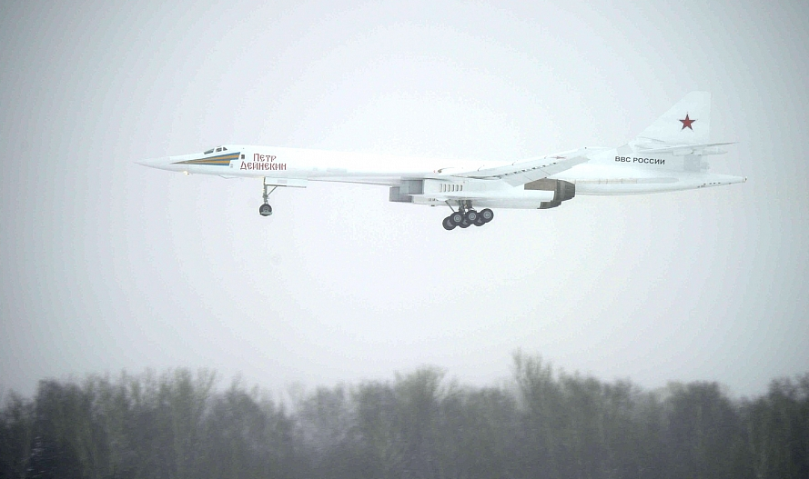 Le premier Tu-160 M modernisé commence les essais
