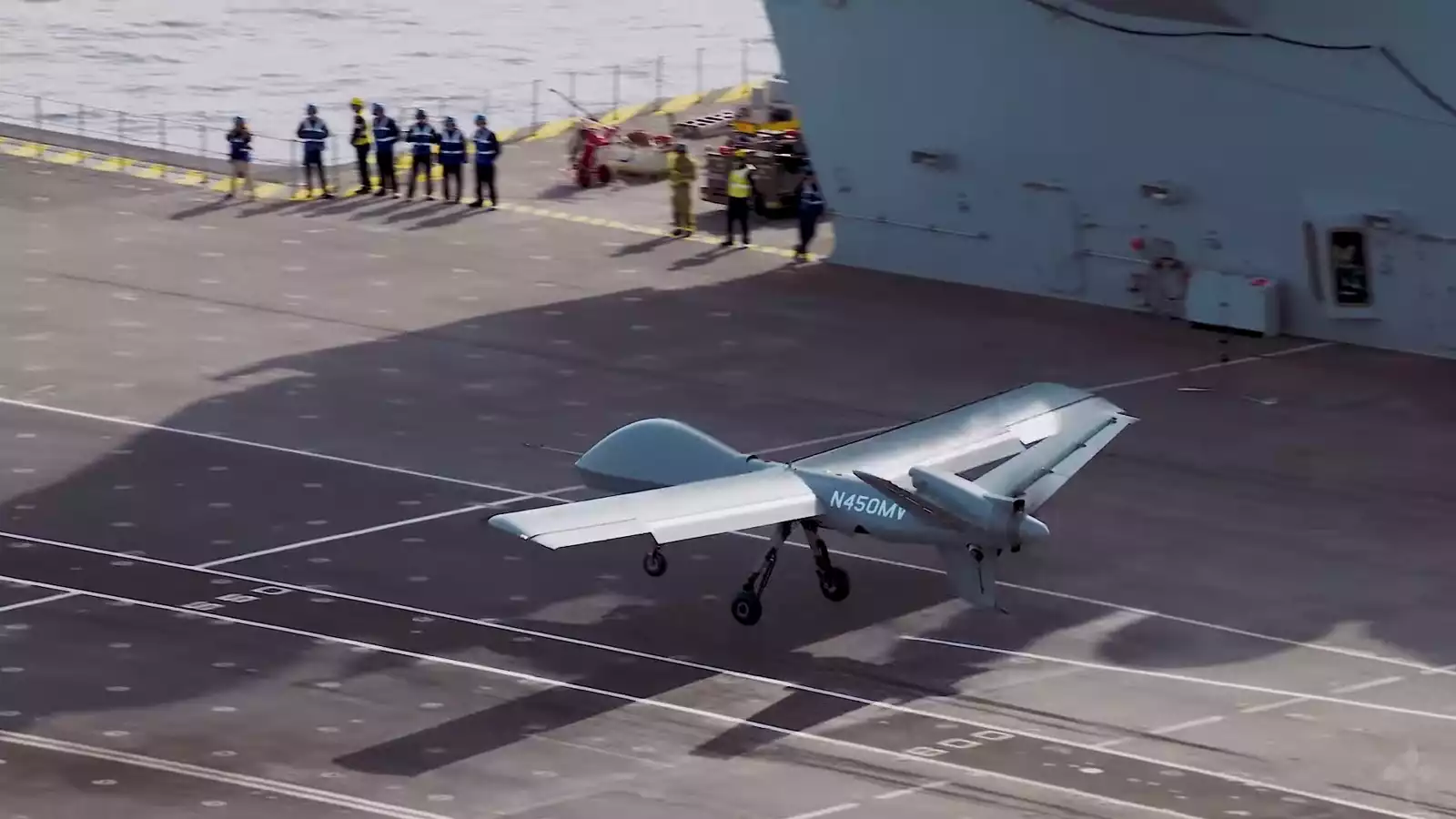 Décollages et appontages en vidéo du drone Mojave depuis le porte-avions Prince of Wales