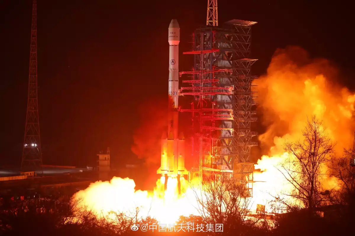 La Chine a lancé son premier satellite de télécommunications à haut débit