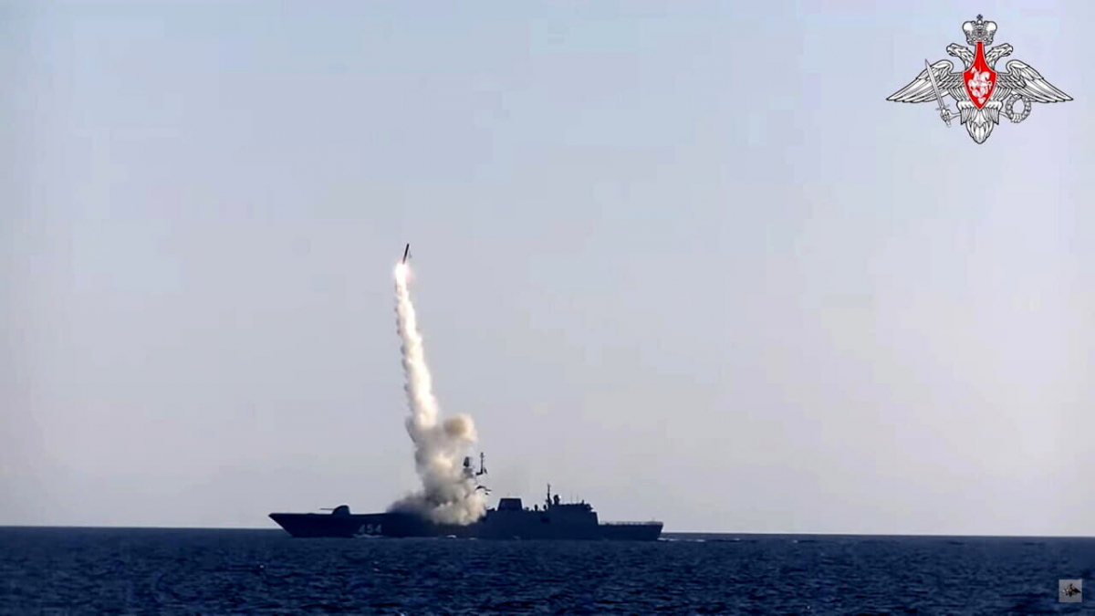 Le Russie développe un nouveau missile "tueur de porte-avions" : le Zmeevik