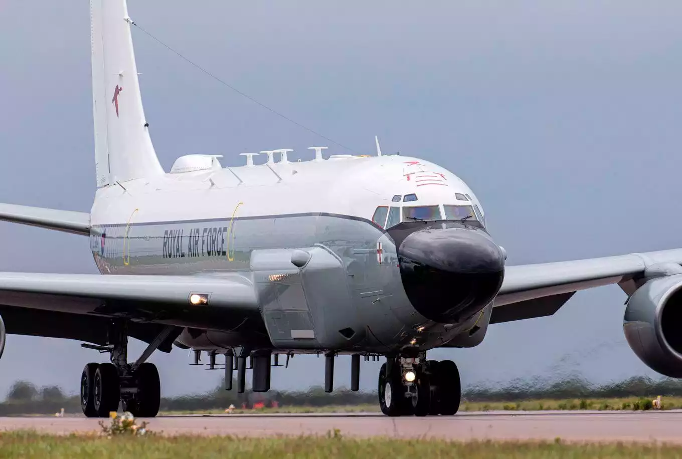 L'équipage du RC-135W anglais a la vie sauve grâce à une défaillance du missile russe