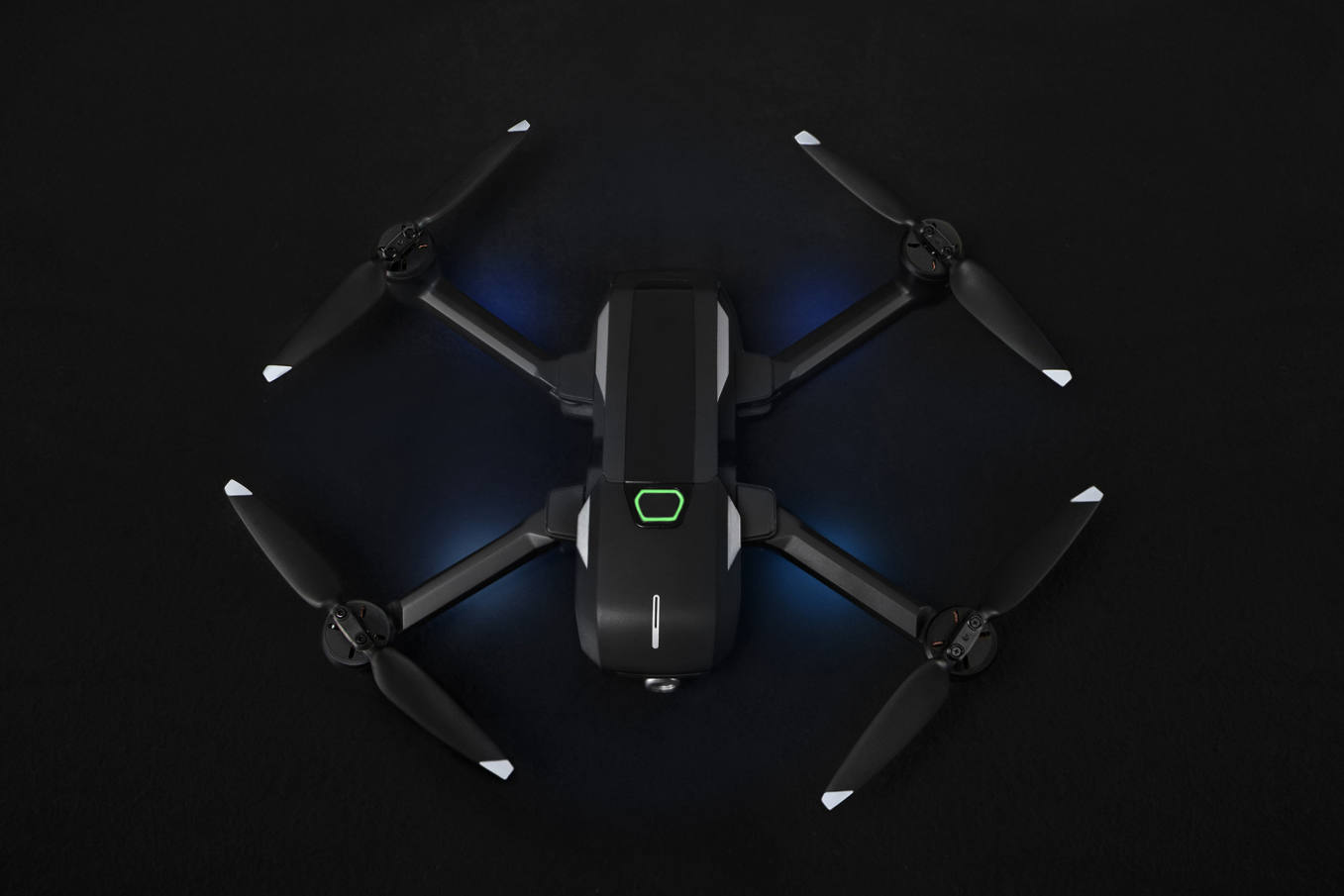 Un drone piloté par commandes vocales