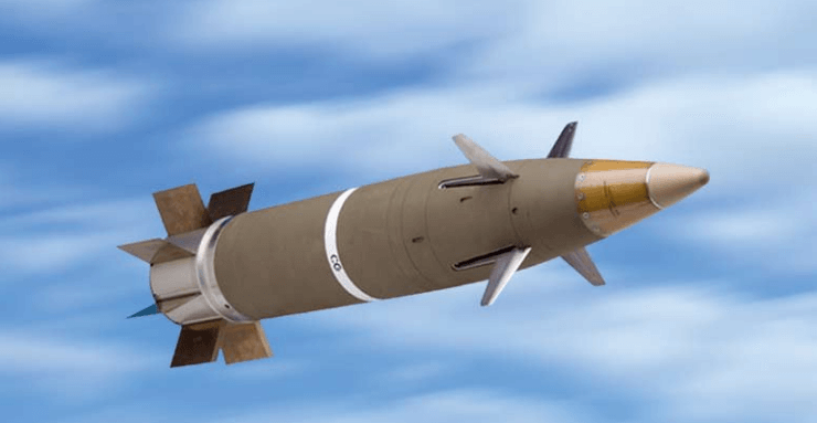 Le M982 Excalibur de BAE Systems peut être programmé pour une explosion en l'air, la détonation ponctuelle et la détonation retardée.