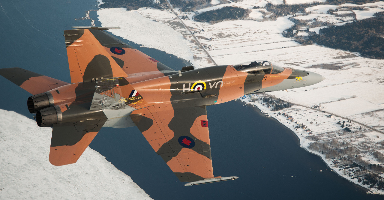 L'image : nouvelle livrée pour le CF-18 de démonstration canadien