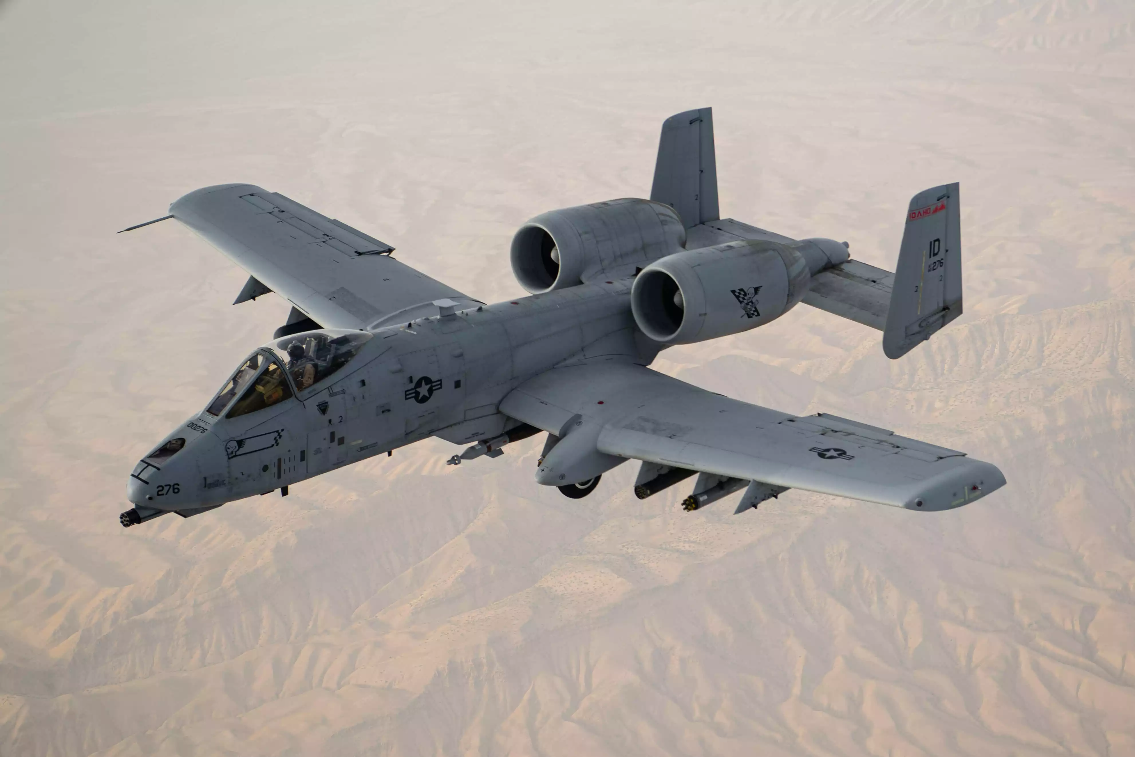 Les A-10C Warthog fonctionnent sous des plafonds de 303,3 mètres avec une visibilité de 2,4 kilomètres.