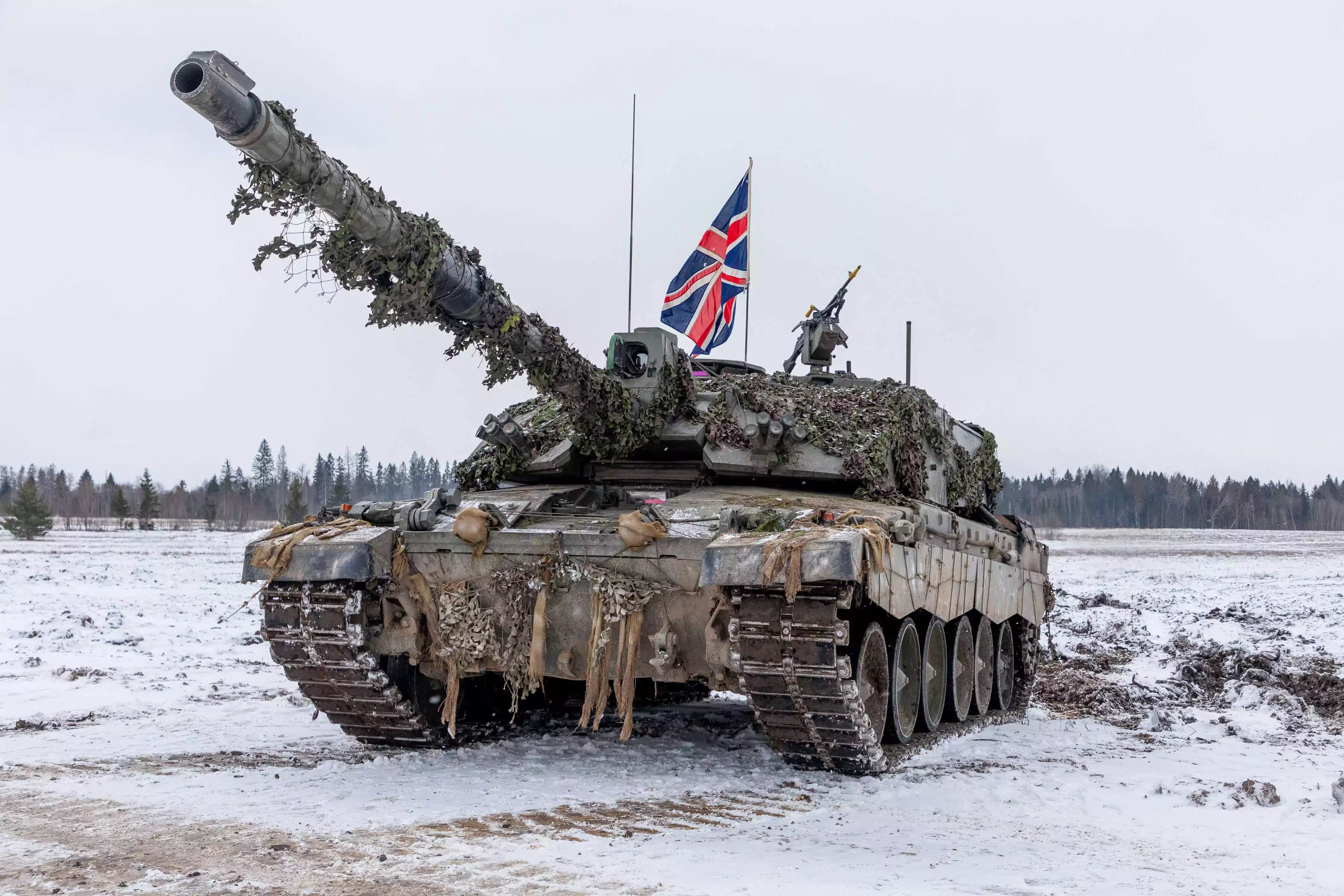 Un des trentes chars Challenger 2 ayant participé à l'exercice Winter Camp en Estonie dans le cadre du groupement tactique de l'OTAN dirigé par le Royaume-Uni.