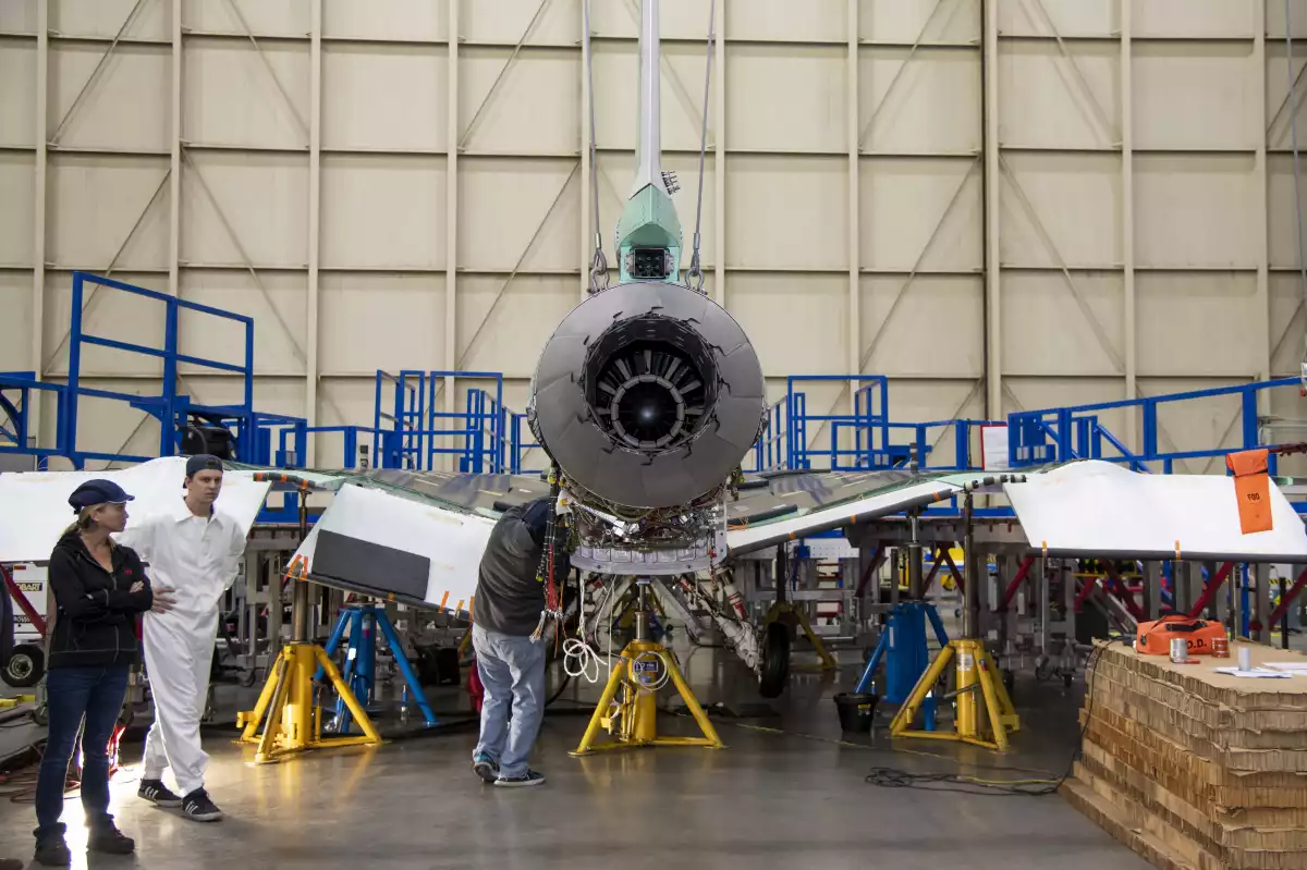 Supersonique : le X-59 reçoit son turboréacteur