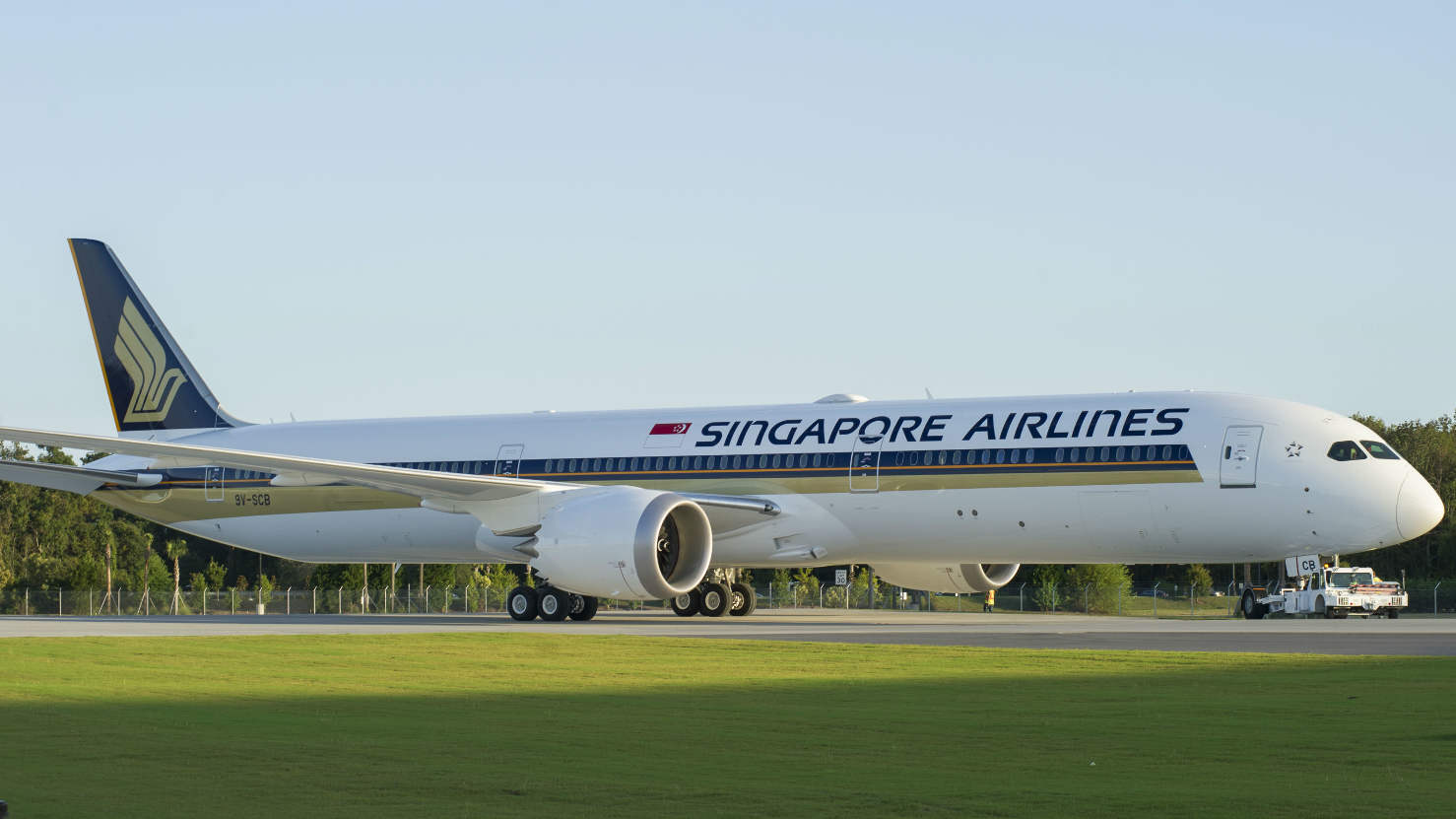 Singapore Airlines gets first Boeing 787-10