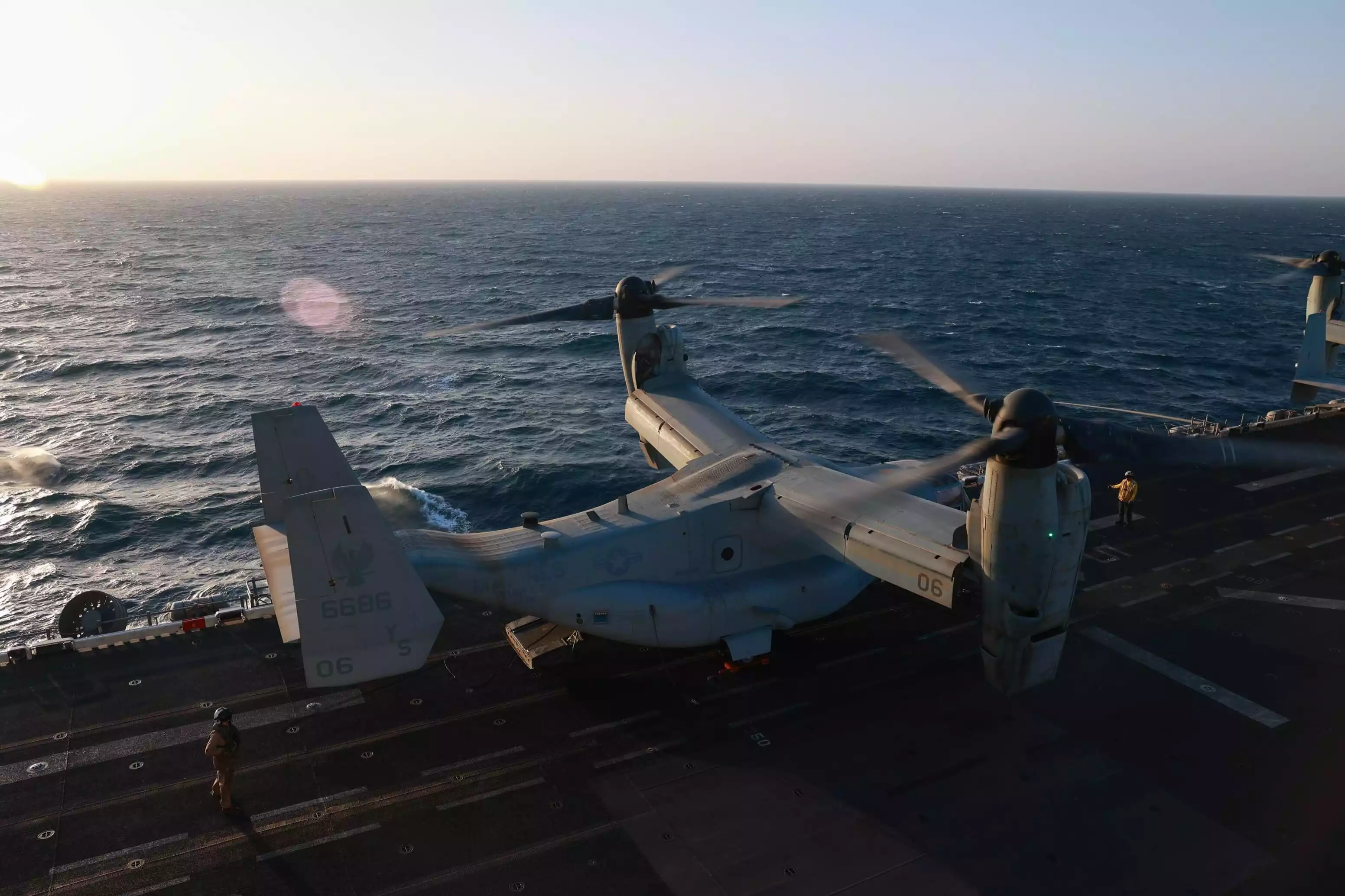 MV-22B Osprey sur le pont d'envol du LHD USS Bataan (26th MEU) durant des opérations aéronavales dans le golfe Persique.