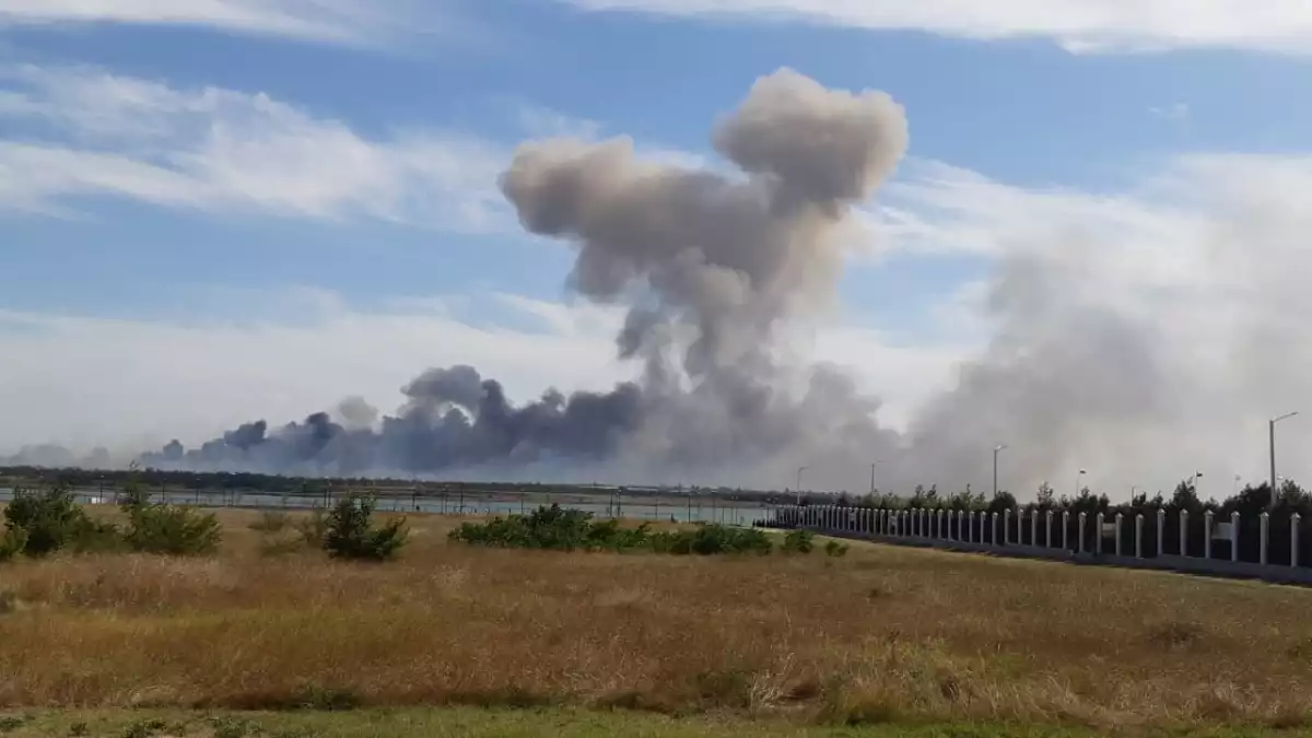 Incendie majeur sur la base aérienne russe de Saky (Crimée) : plusieurs grosses explosions et 10 avions de combat détruits ou endommagés