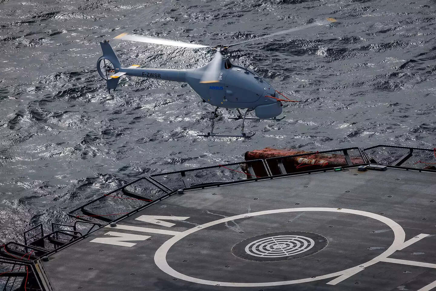 Le futur drone de la Marine nationale testé en mer en configuration opérationnelle complète