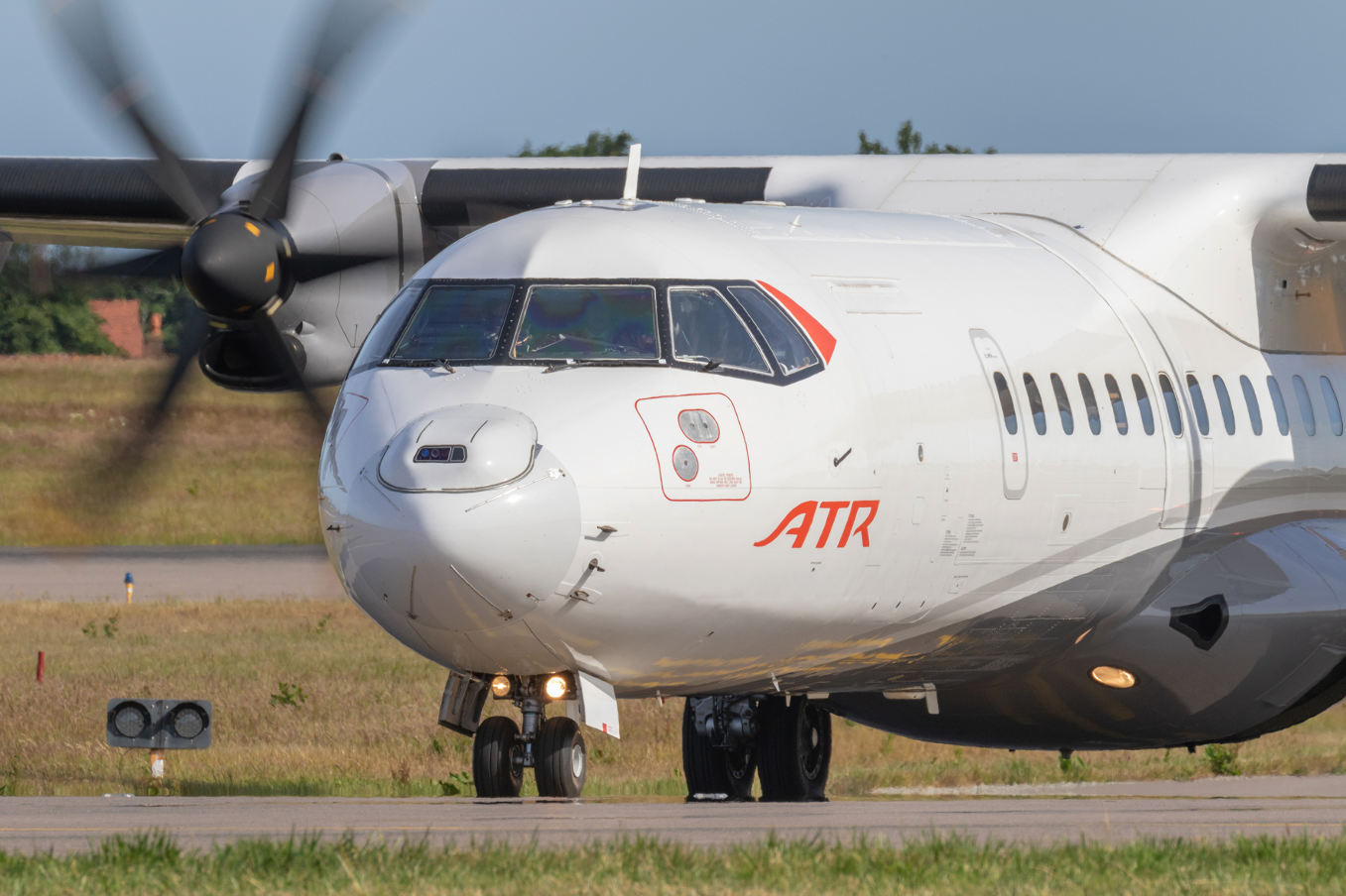 Moitié moins de commandes fermes pour ATR en 2018