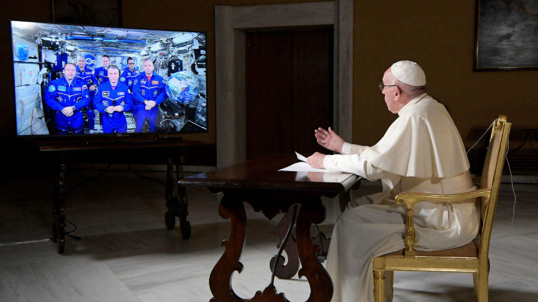 Le Pape parle avec l’ISS