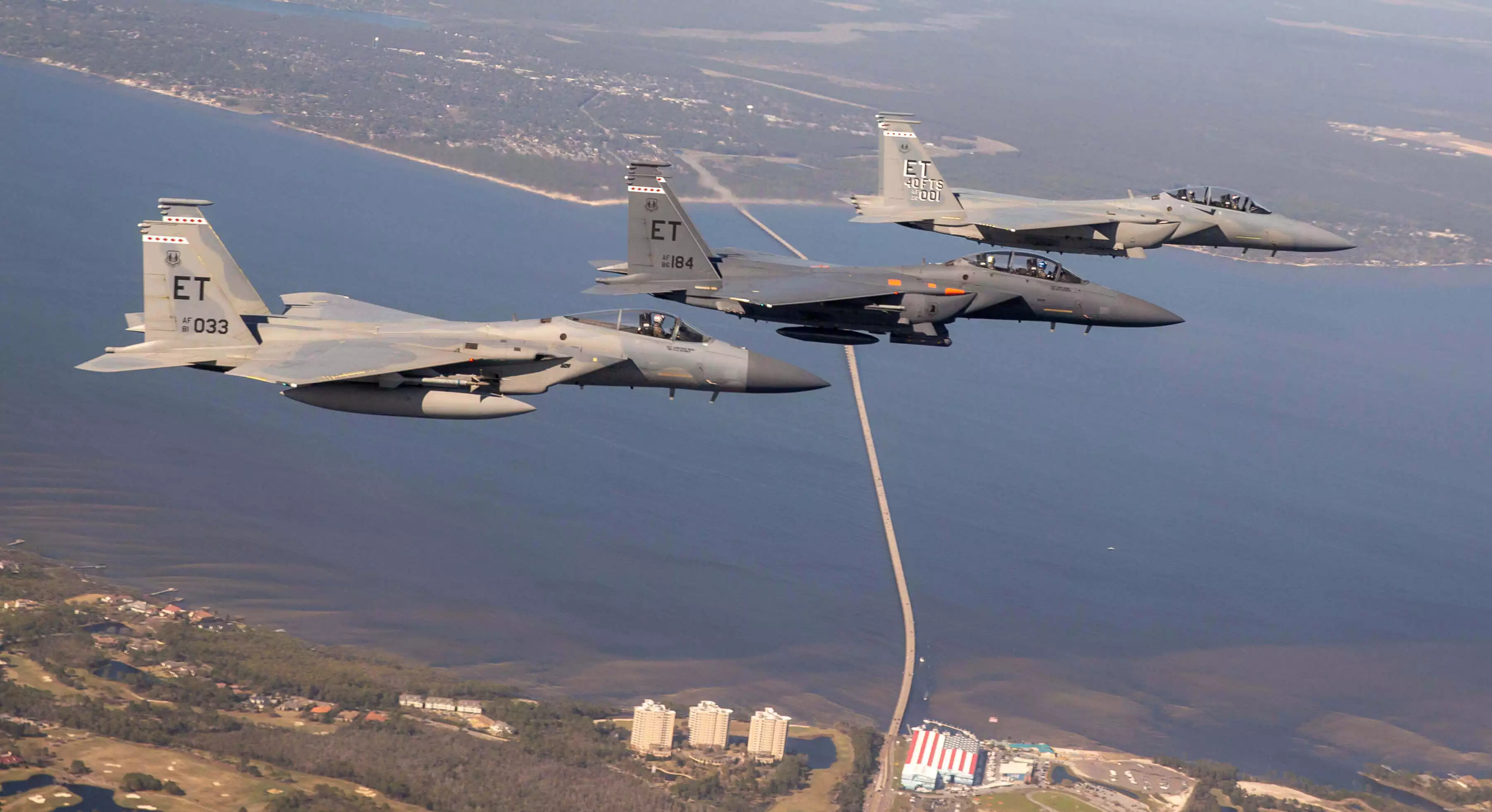 De gauche à droite, un F-15C, F-15E et F-15EX à l'occasion de la première livraison d'un F-15EX à l'USAF (11 mars 2021).
